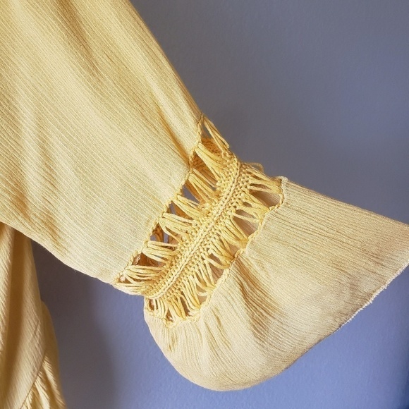 LISTICLE Boho Bell Sleeve Ruffle Hi Low Crochet Top Yellow Flowy Sz M - Picture 5 of 8
